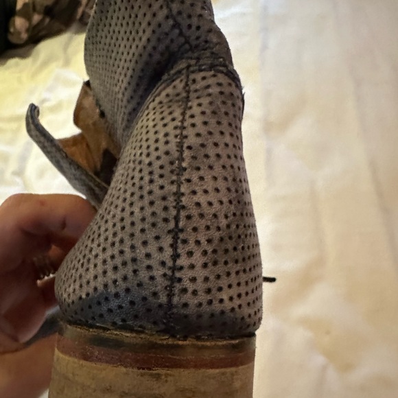 Free people booties/ low cut boots. Great condition on the boot. - Picture 4 of 7